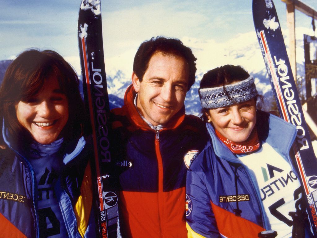 Blanca Fernández Ochoa junto a sus hermanos Paco y Lola, miembros de una familia cuya historia ha estado estrechamente ligada al esquí y a las montañas