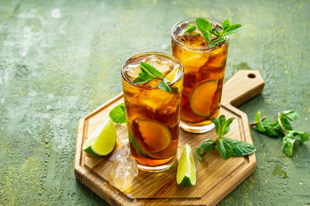 Vasos de té helado