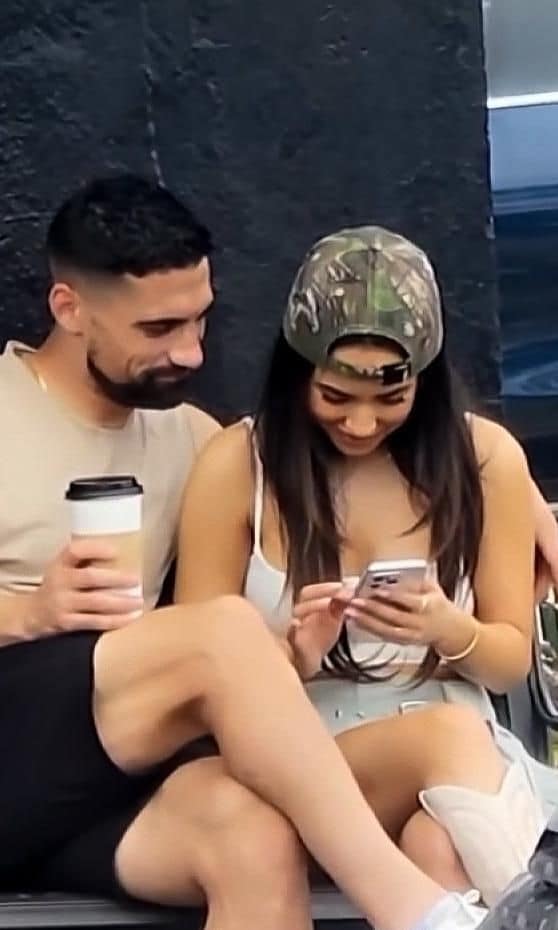 Sebastian Lletget y Becky G