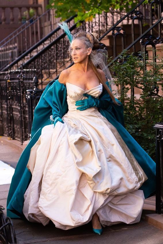 El vestido de novia mas viral de Sex and the City vuelve a la pantalla chica