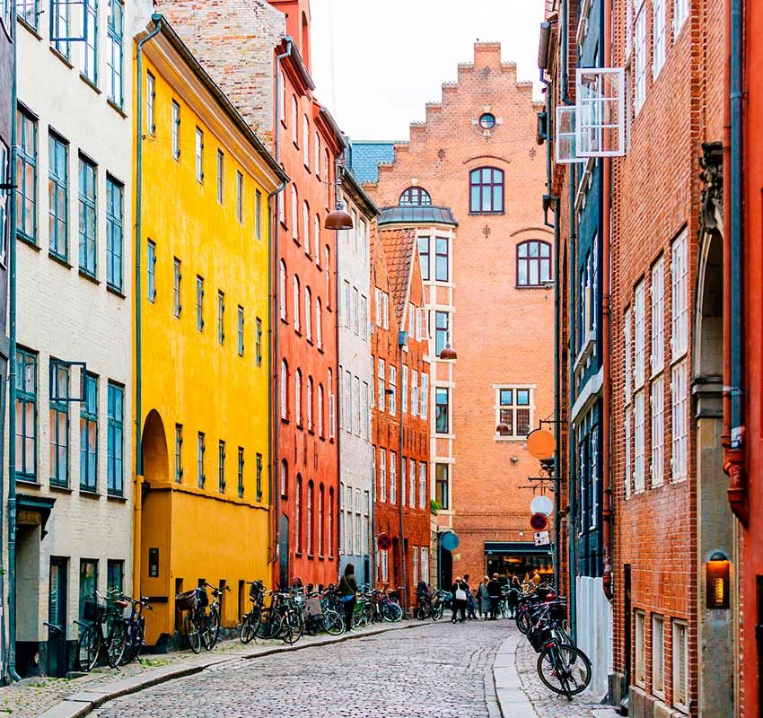Casco antiguo de Copenhague lleno de casas de colores