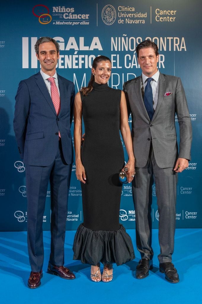 José María Gutiérrez de Cabiedes, director de Desarrollo de la Clínica Universidad de Navarra; Clara Caruana y Luis Medina