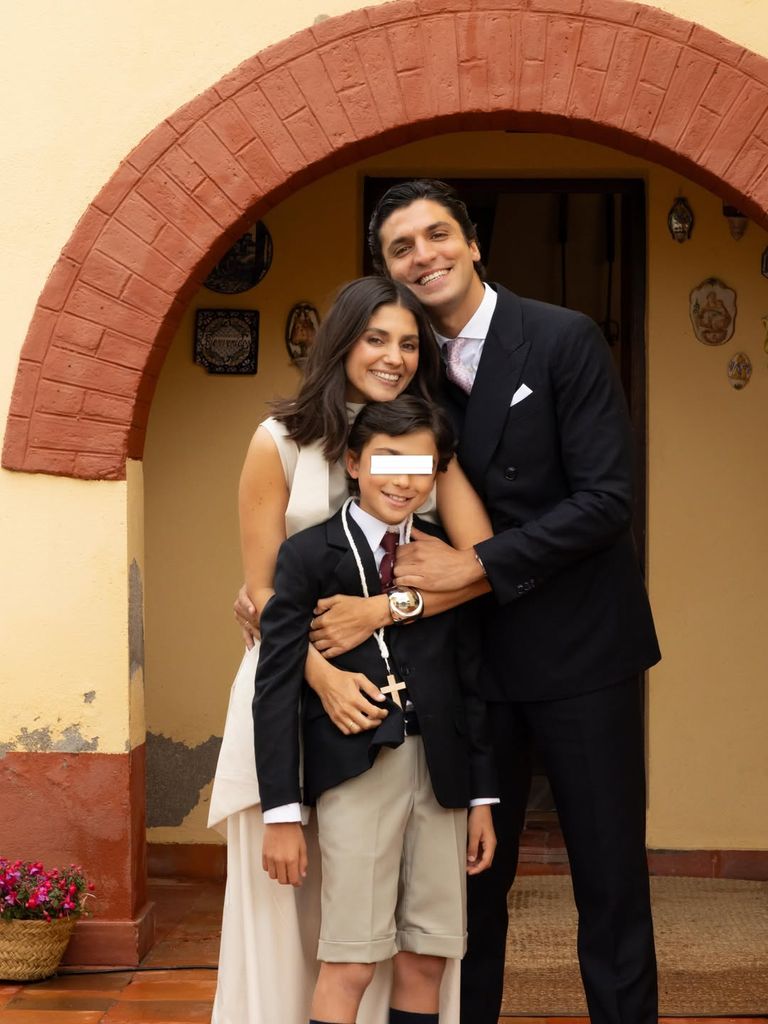 La emoción de Tomás Páramo y María García de Jaime en la Primera Comunión de su hijo mayor, Tristán