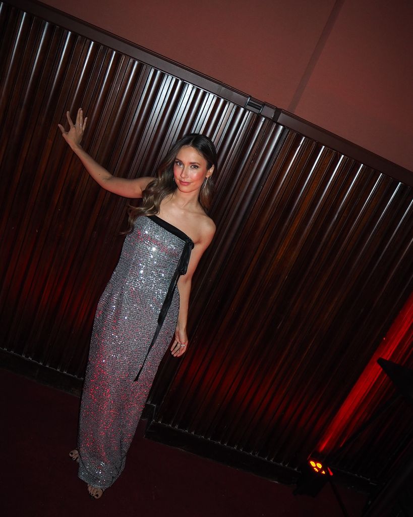 Grace Villarreal con melena con ondas glam