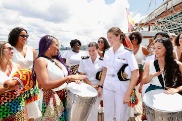 La princesa Leonor llega a Salvador de Bahía en su primera escala  internacional