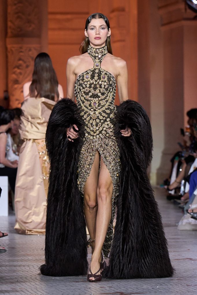 Desfile Zuhair Murad Otoño/Invierno 2025-2026