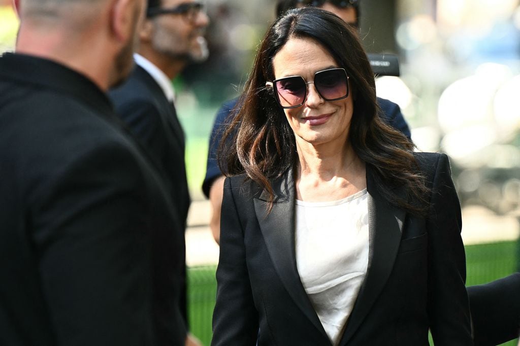 La actriz italiana Maria Grazia Cucinotta llega a la capilla ardiente de Giorgio Armani en Milán