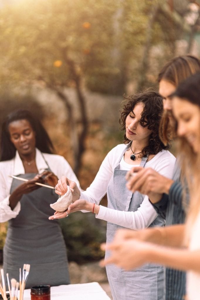 chicas taller ceramica