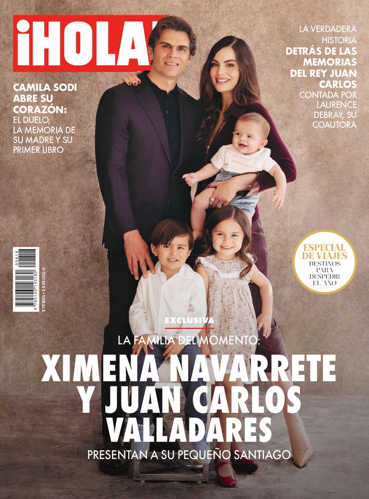 Ximena Navarrete y Juan Carlos Valladares presentan a su hijo Santiago.