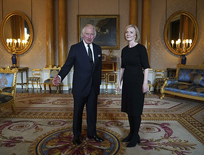 carlos de inglaterra y liz truss