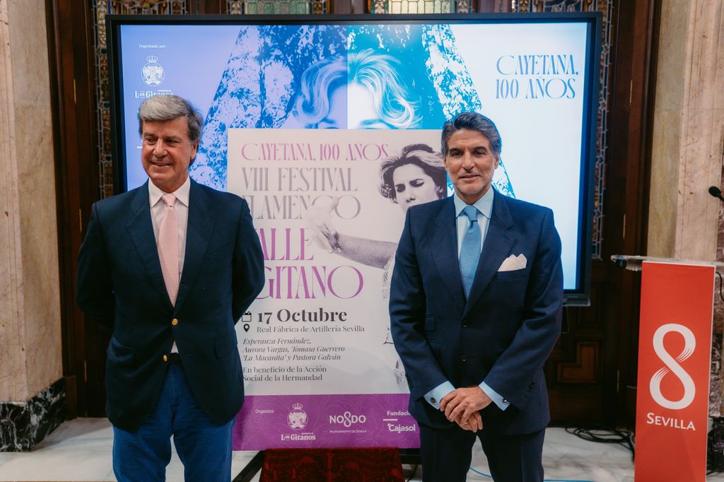 Cayetano Martínez de Irujo en la presentación del programa de actividades 'Cayetana, 100 años' el 24 de septiembre de 2026 en el Salón Colón del Ayuntamiento de Sevilla 