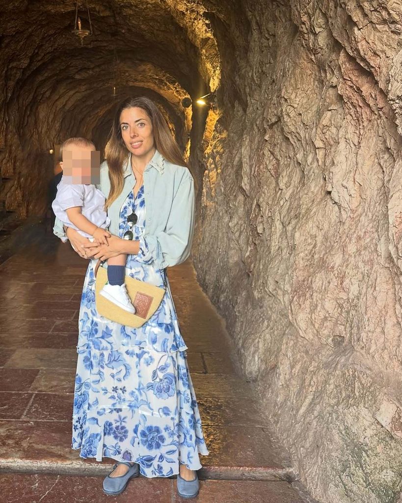 Lidia Bedman, en Covadonga junto a su pequeño Hernán