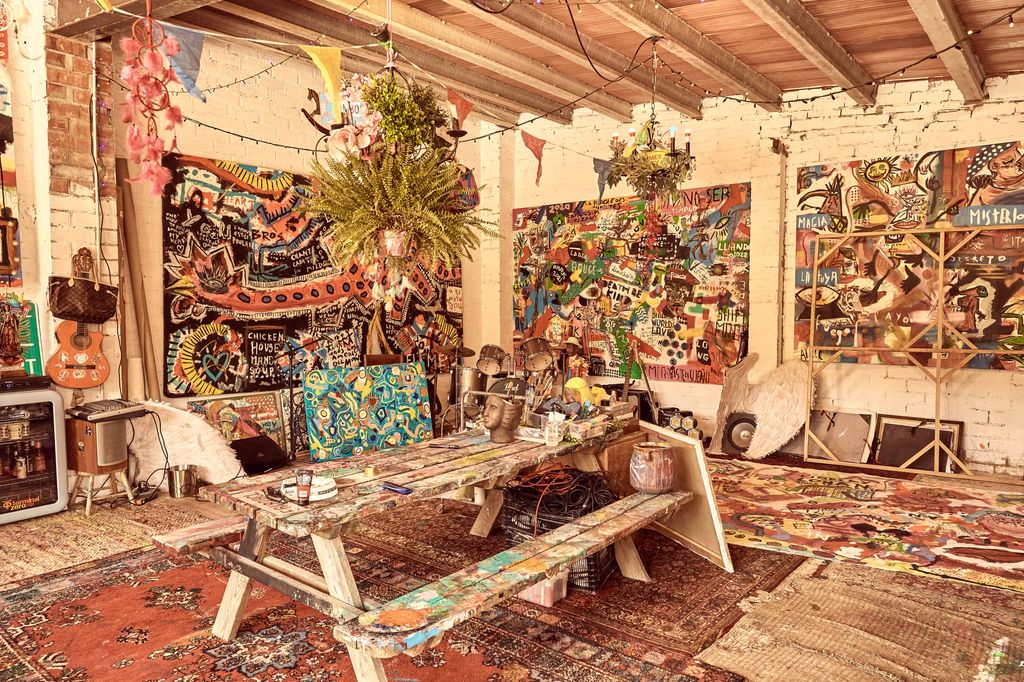El estudio de Aldo Comas, desde dentro