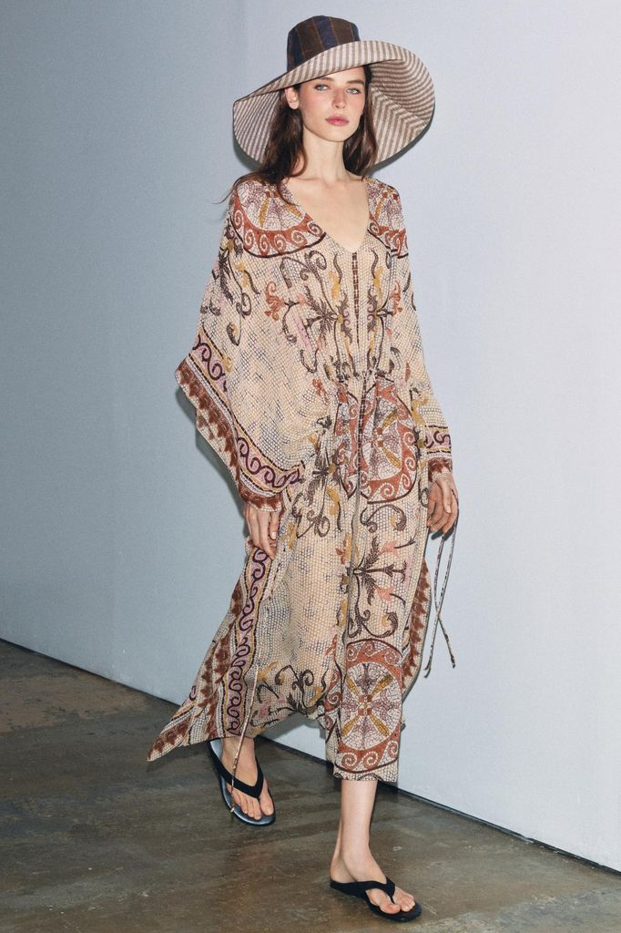 Caftan Zara junio 2026