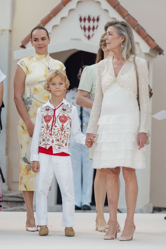 Pauline Ducruet en las celebraciones oficiales que tuvieron lugar el pasado julio con motivo de las dos décadas de reinado de Alberto de Mónaco, al lado está su tía, la princesa Carolina de Mónaco, y Stefano Ercole Carlo Casiraghi, el hijo mayor de Pierre Casiraghi y Beatrice Borromeo