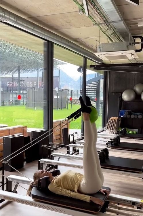 Vanesa Lorenzo haciendo Pilates
