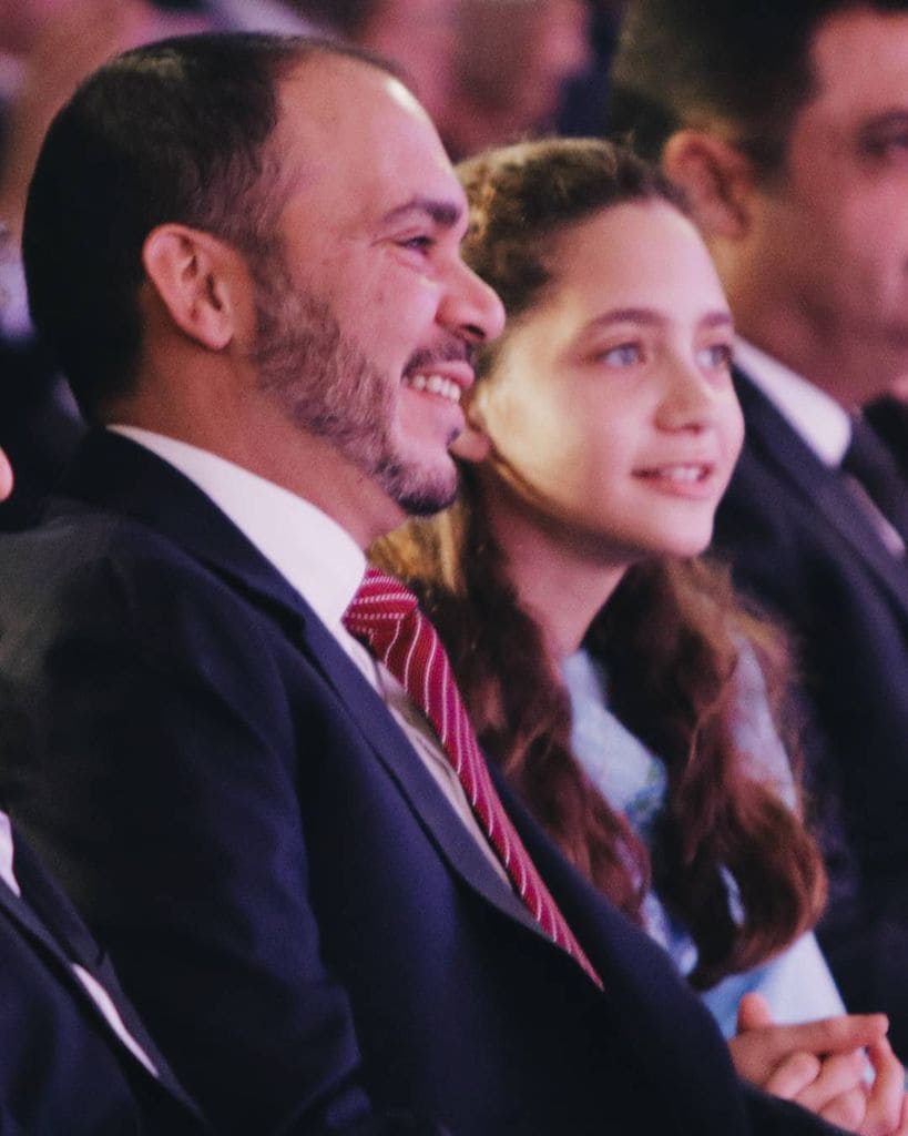 El príncipe Ali bin al Hussein con su hija mayor