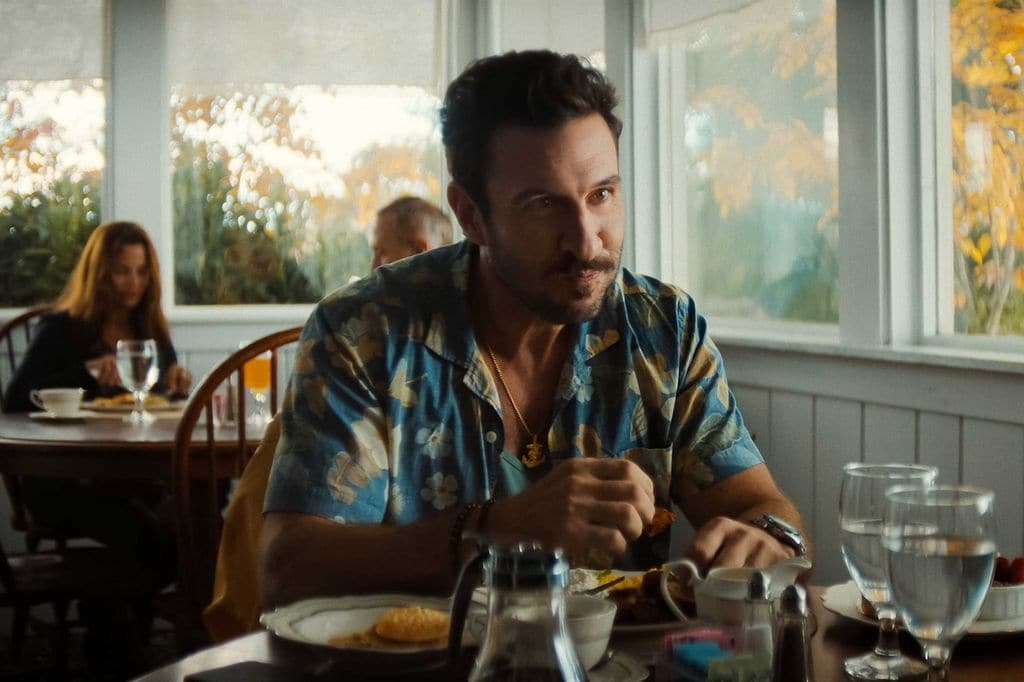 Richard es el cámara de Anna, uno de los mejores de WSK TV News y esposo de Lexy Jones, la rival profesional de Anna