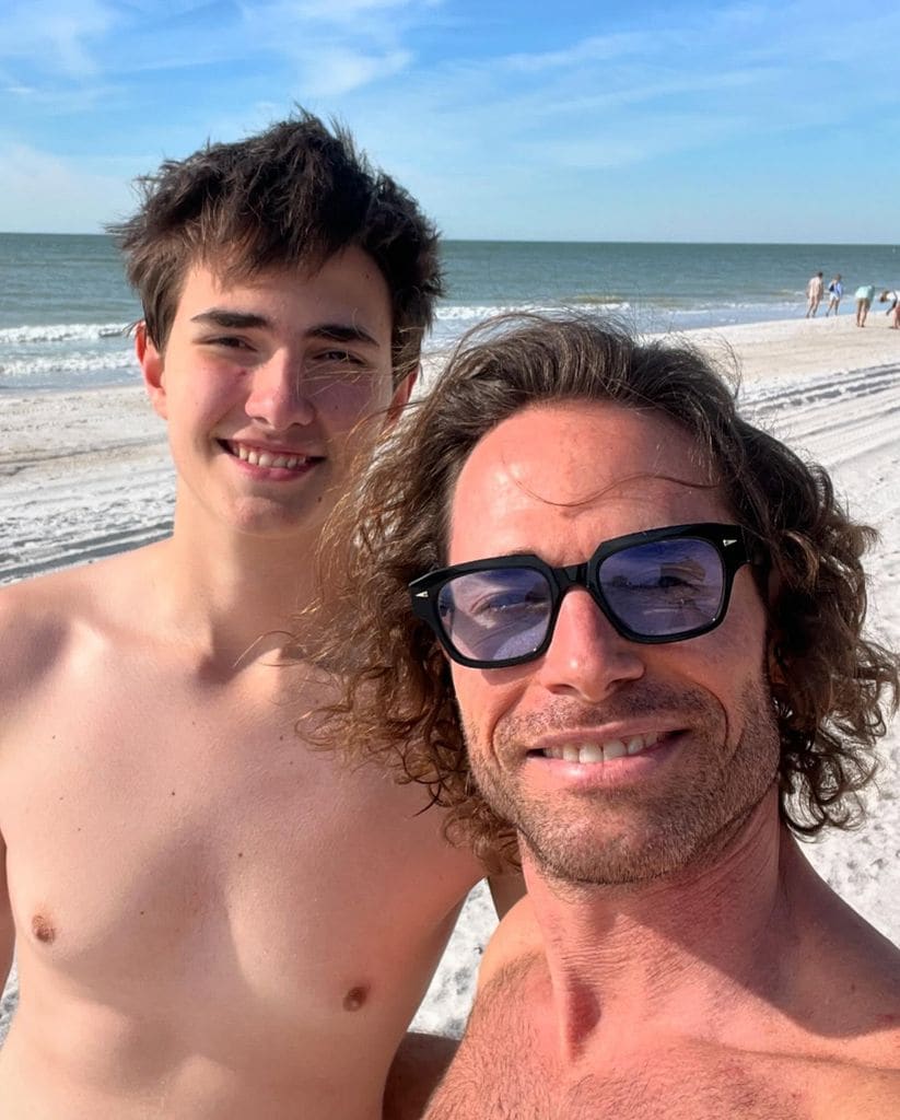 Emocionado, Sebastián Rulli viaja para reencontrarse con su hijo Santiago | ¡HOLA!