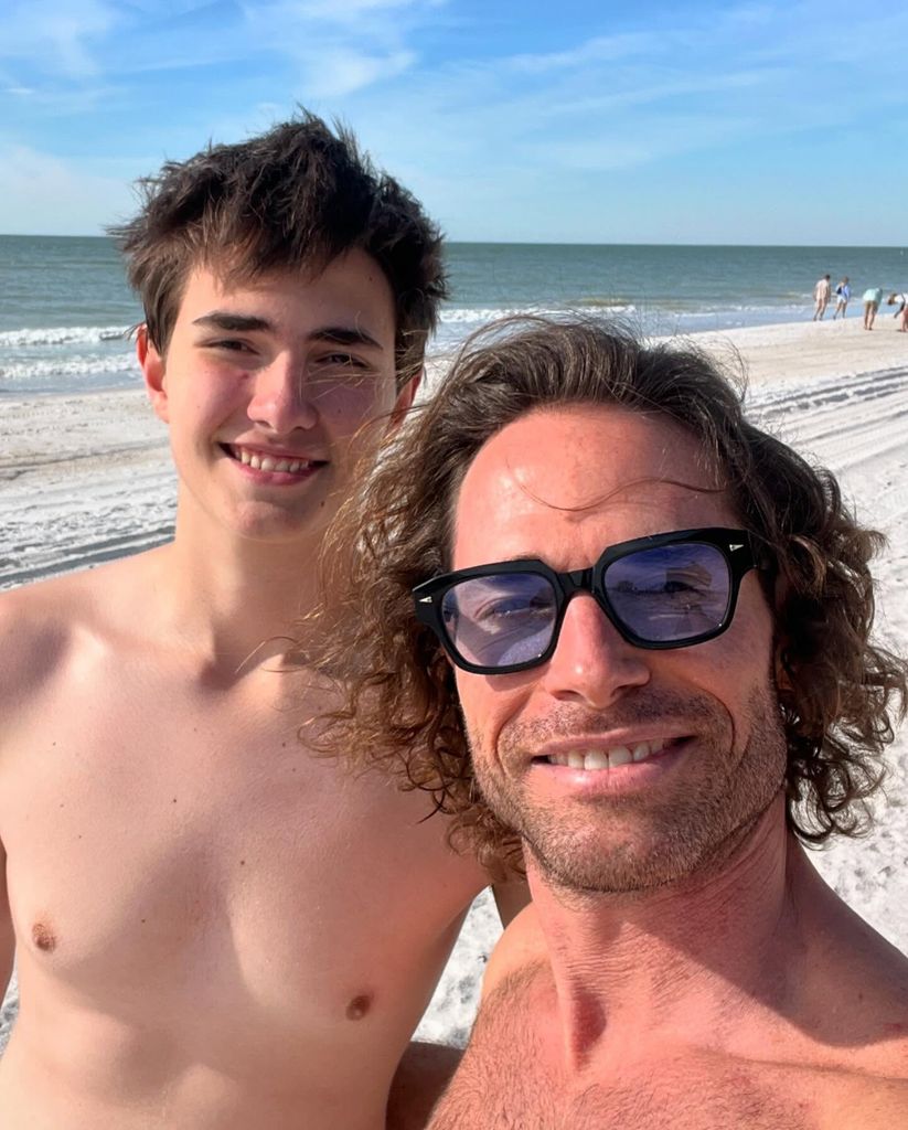 Emocionado, Sebastián Rulli viaja para reencontrarse con su hijo Santiago | ¡HOLA!