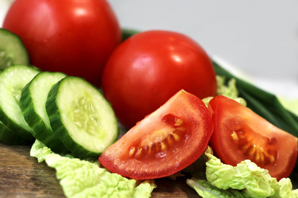 En junio están en su máximo esplendor vegetales como el tomate y el pepino.
