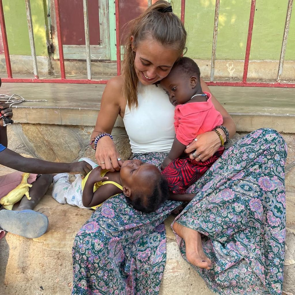 María Galán vive en Uganda. Forma parte de Babies Uganda, donde cuida a numerosos niños