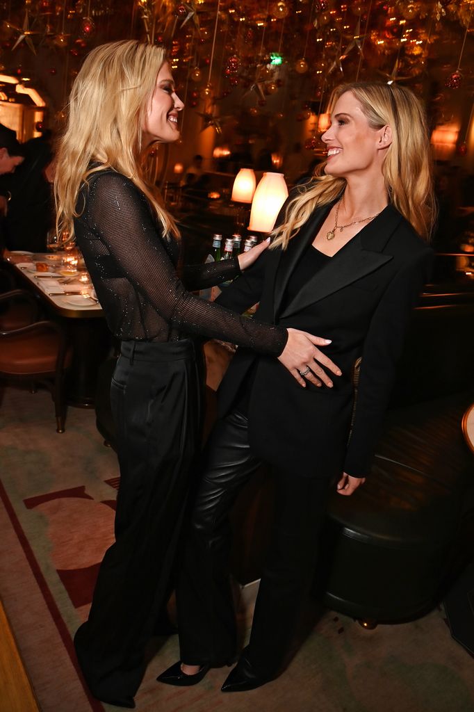 Lady Eliza Spencer y Lady Amelia Spencer, con looks coordinados, 2025.