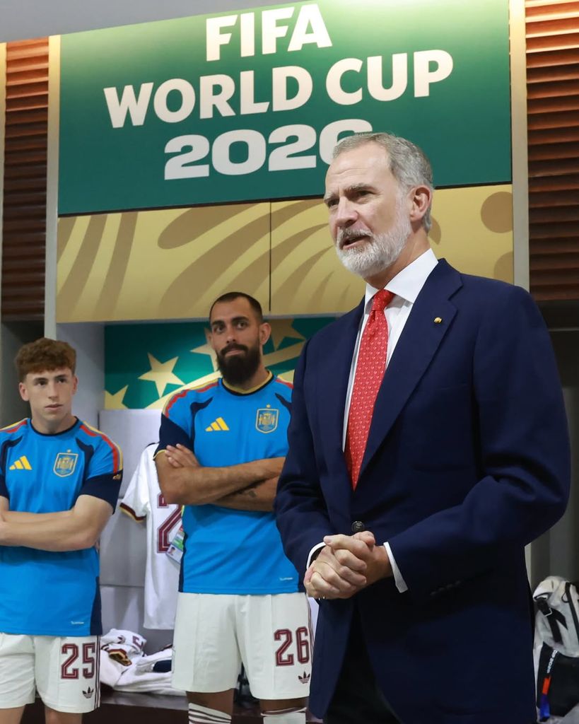 El monarca, dando una charla antes del pitido inicial