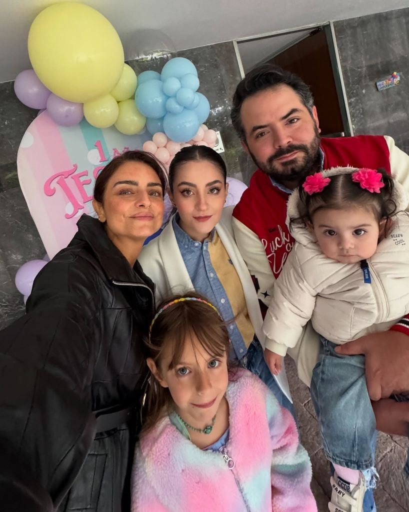 Aislinn Derbez, Paola Dalay, José Eduardo Derbez y Kailani celebran el primer año de Tessa