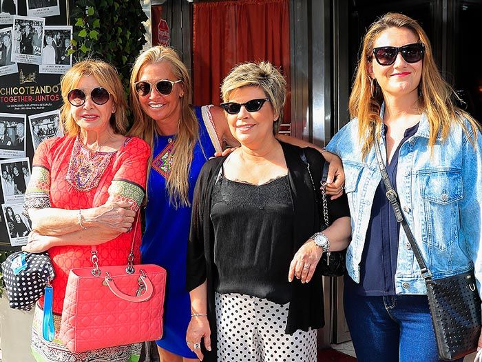 Imagen de Mila Ximénez con sus compañeras de 'Sálvame'