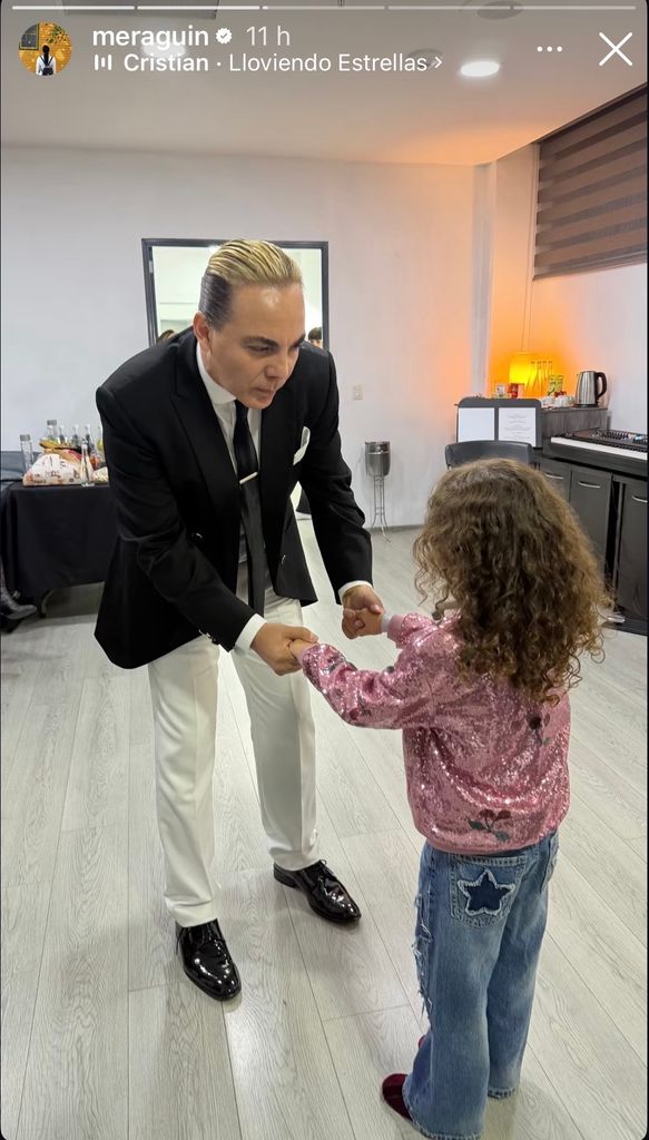 Cristian Castro con la pequeña Cayetana, hija de Camila Fernández.