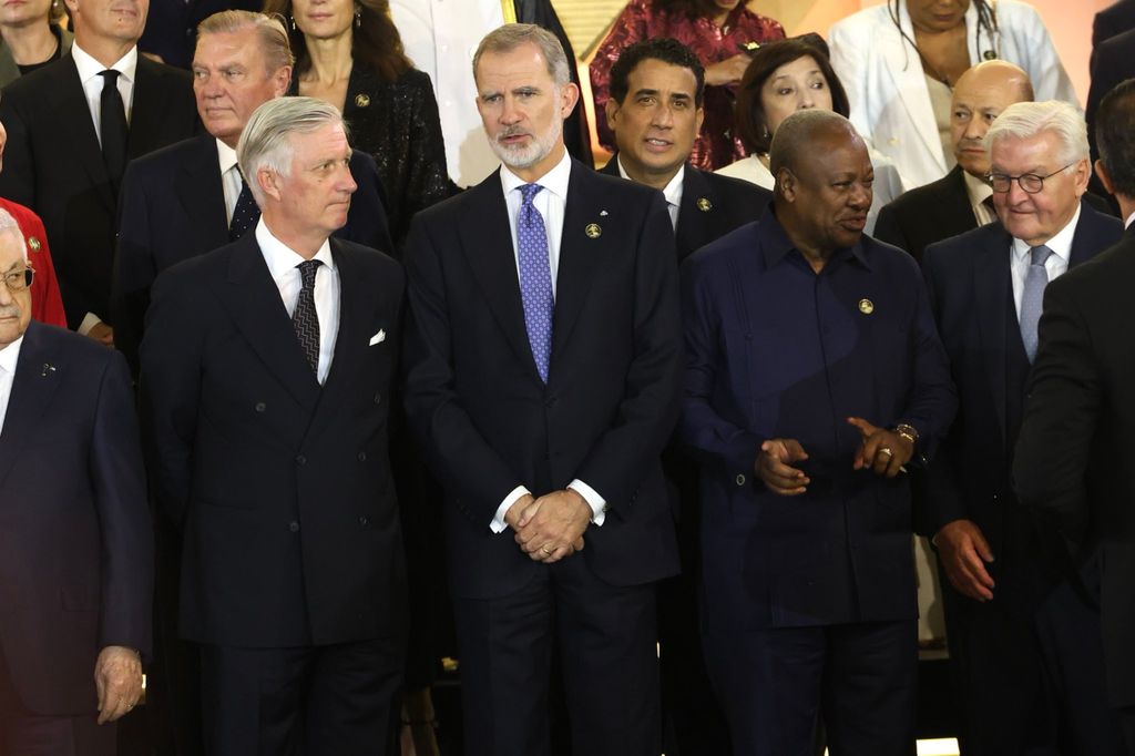 El Rey, junto al presidente de la República Árabe de Egipto y los jefes de Estado y de Gobierno invitados a la ceremonia de inauguración del Gran Museo Egipcio (Giza)
