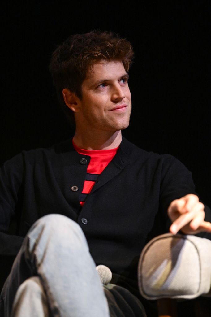 El cárdigan de Mango que Miguel Bernardeau ha llevado en Londres es la prenda masculina que las expertas en moda van a agotar