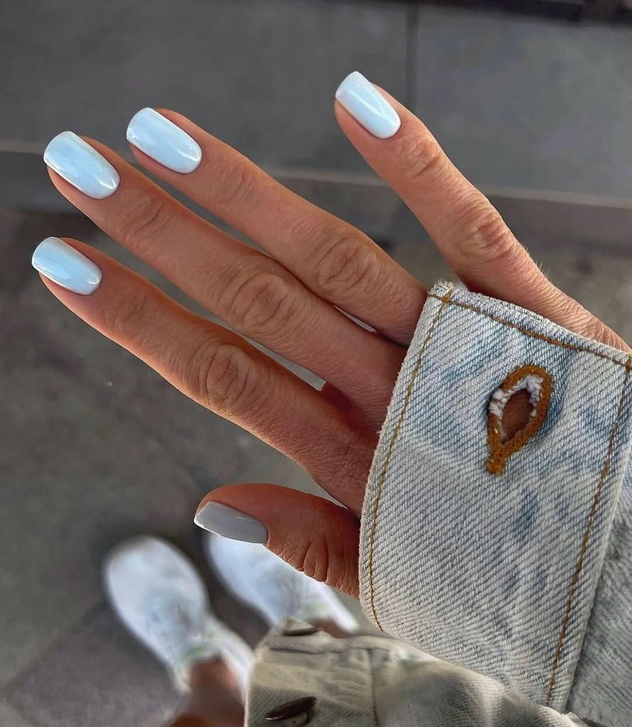Manicura azul pastel