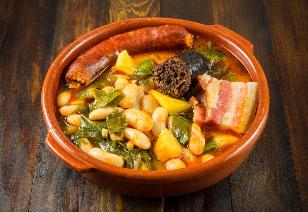 El pote asturiano tiene origen campesino, su contundencia lo convierte en una elaboración imprescindible de las épocas más frías.