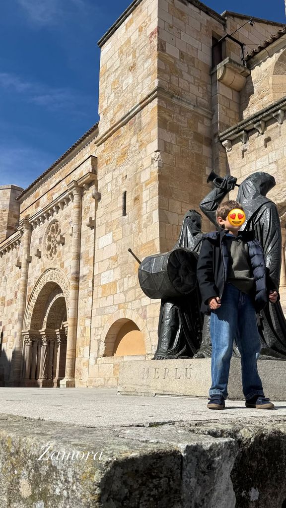 Los hijos de Francisco y Lourdes no han querido perderse este nuevo paso profesional de su padre