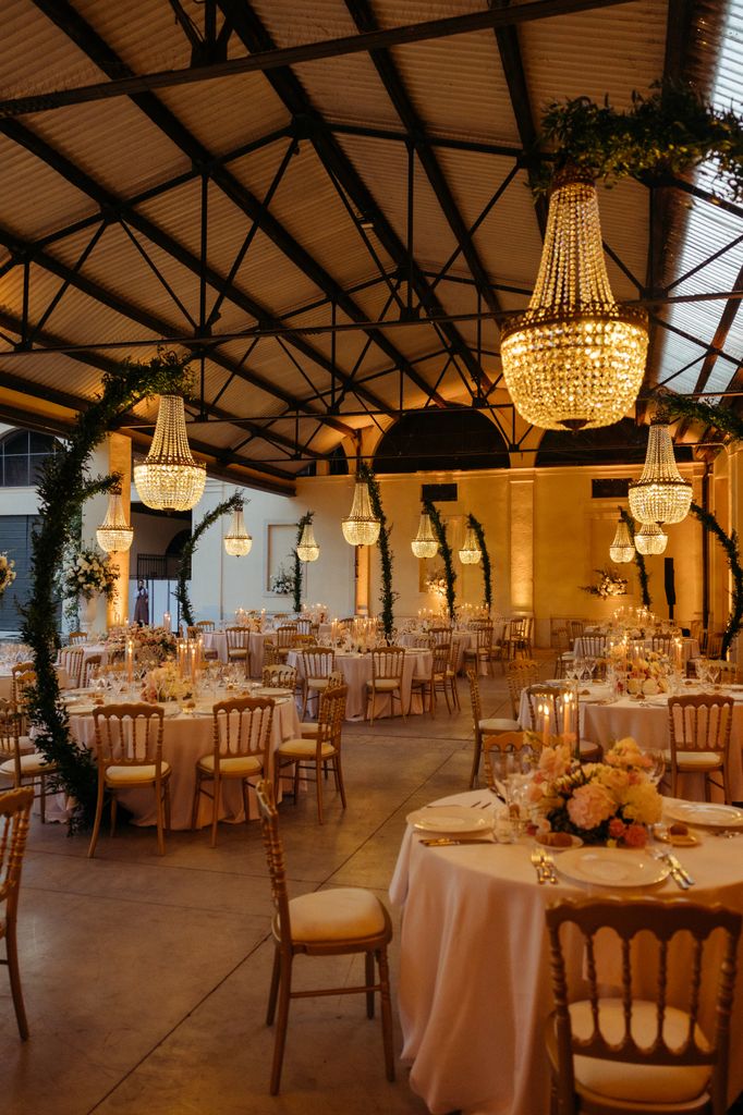 Tendencias de bodas 2026 lámparas cristal