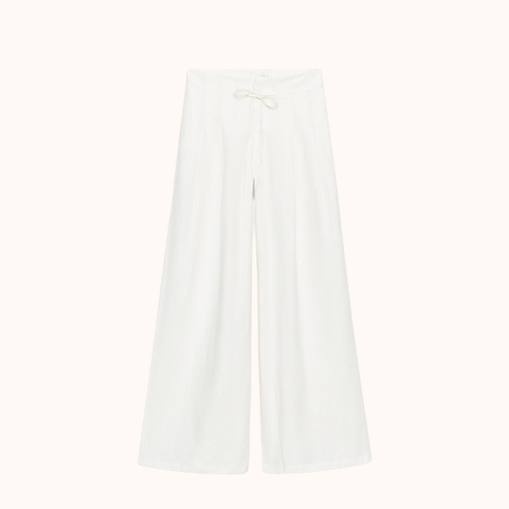 Un único pantalón blanco de lino de Zara y tres looks que te salvarán el verano