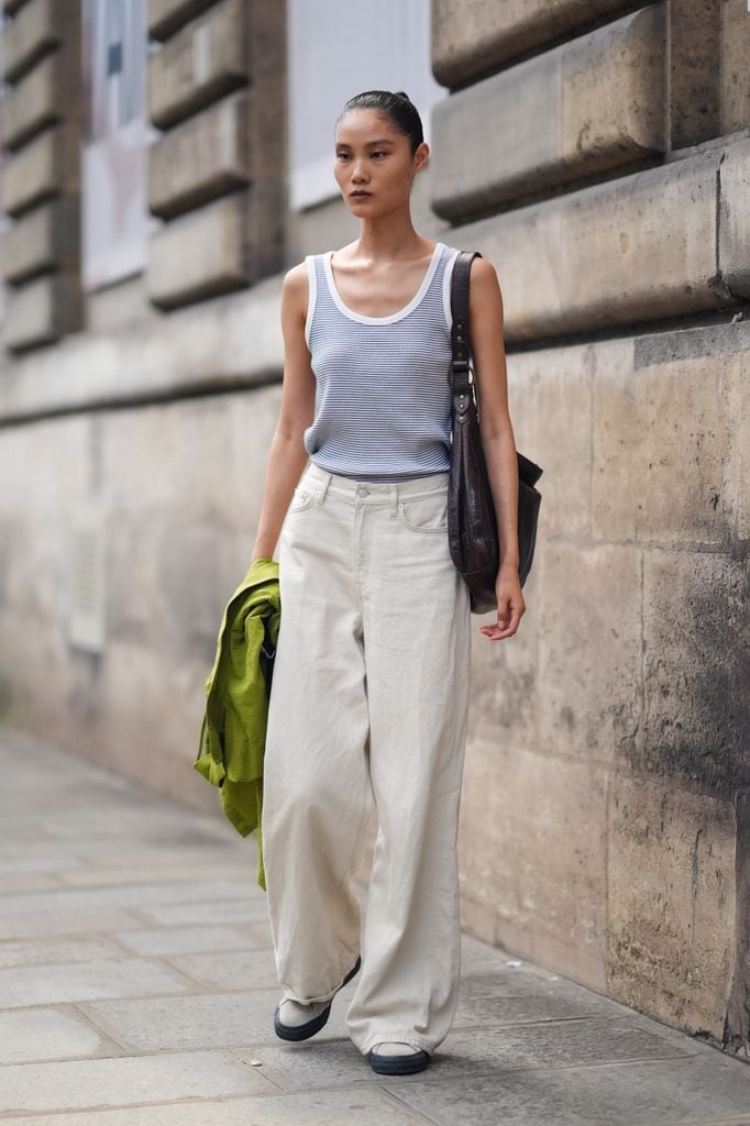 Looks con pantalones palazzo para primavera y verano 2025
