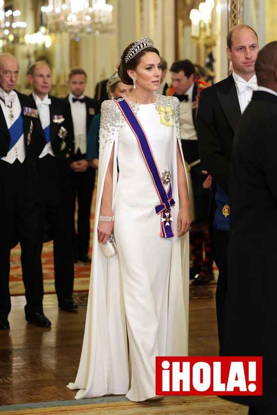 Kate Middleton brilla con un vestido de hombreras con lentejuelas y estrellas