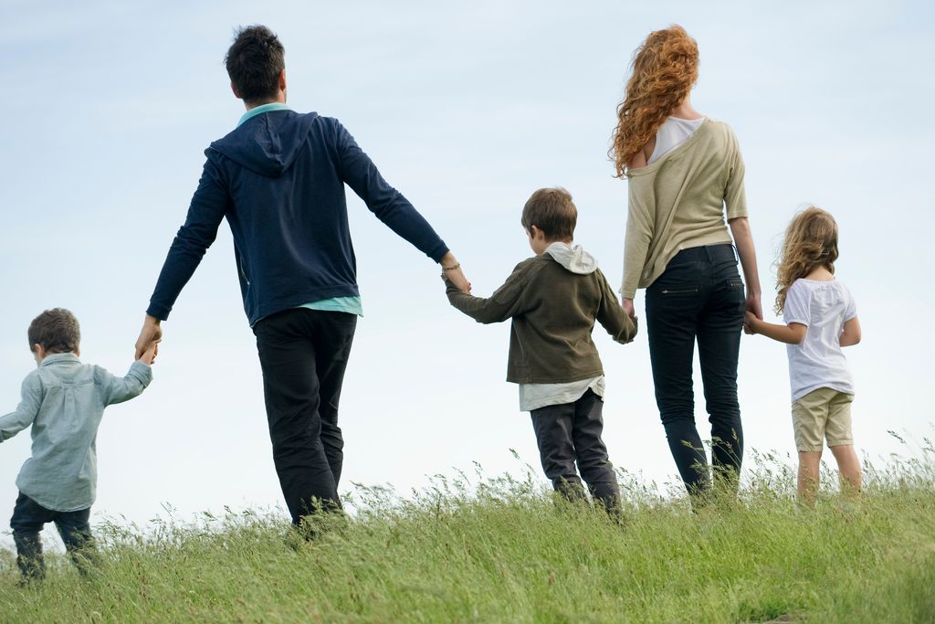 Las familias numerosas dejarán de acceder automáticamente al bono social eléctrico y deberán acreditar ingresos cuando se modifique el real decreto vigente