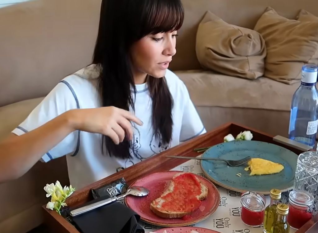 Huevos y tostadas de pan con tomate, entre los favoritos de Aitana para desayunar.