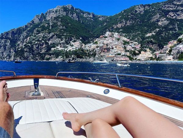 Ana de Armas arrasa con las fotos en bikini de sus misteriosas