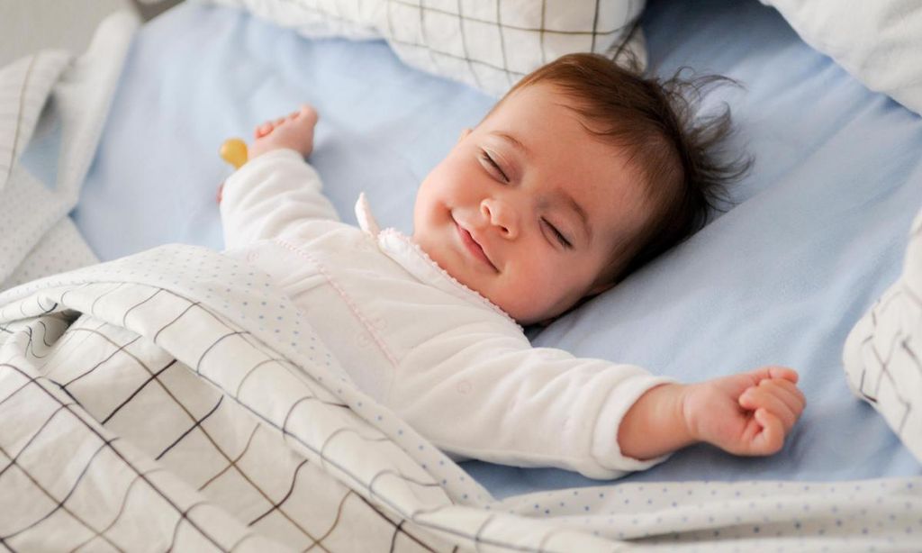 beb durmiendo feliz