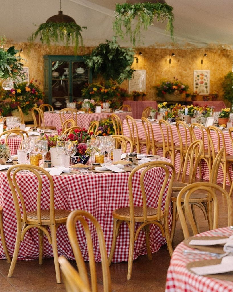 Decoración de bodas con estampado vichy rojo