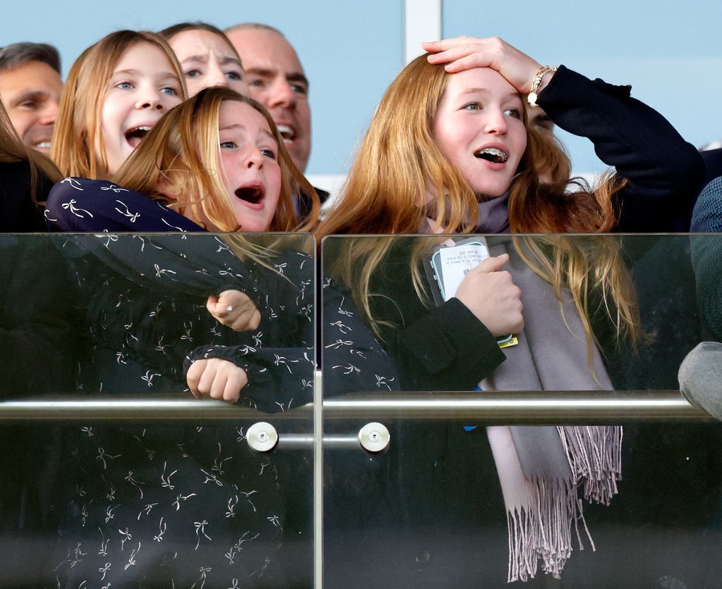 Mia Tindall y Savannah Phillips