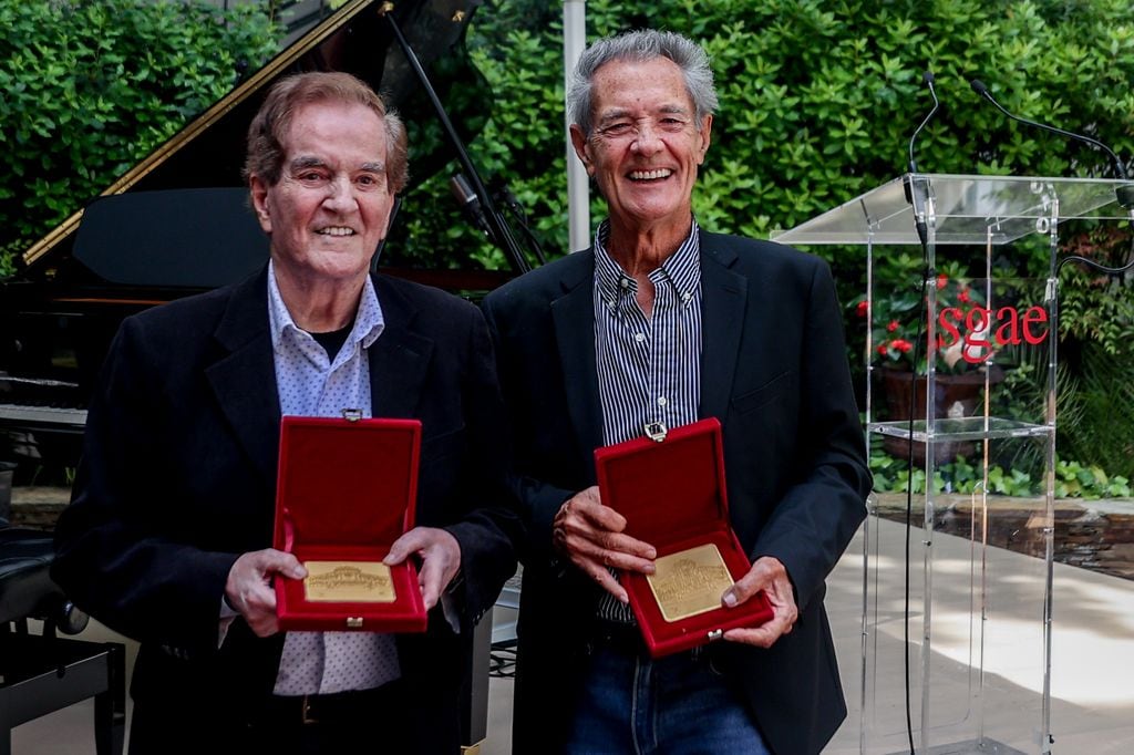 Manolo de la Calva y Ramón Arcusa reciben la Medalla de Honor de la SGAE