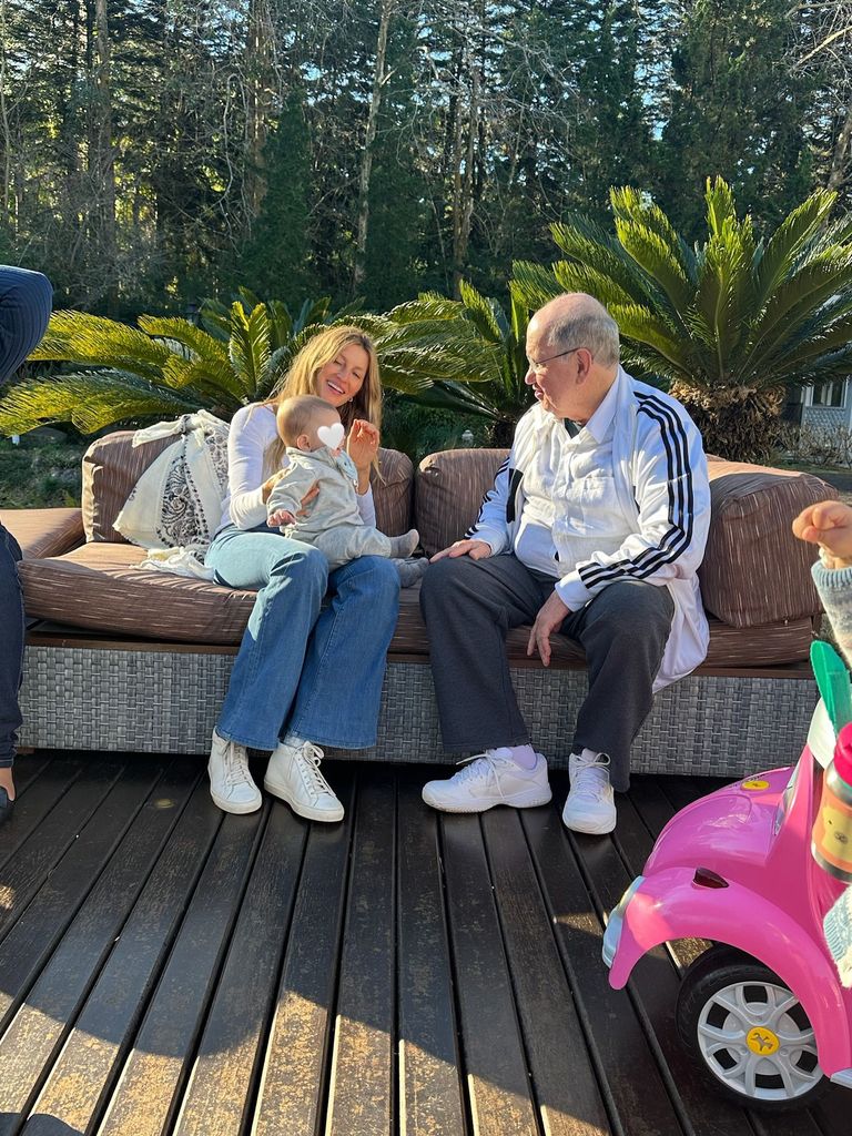 Gisele compartió un lindo momento con su bebé y su abuelo Valdir Bündchen.  