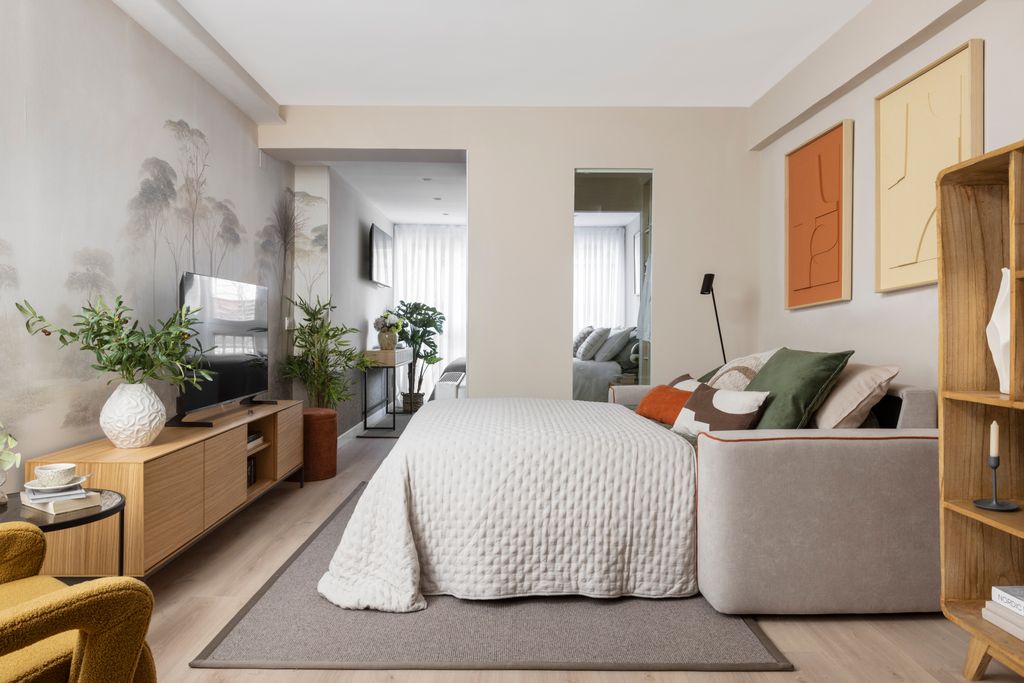 Sofá-cama instalado en un estudio en Madrid de apenas 40 m2