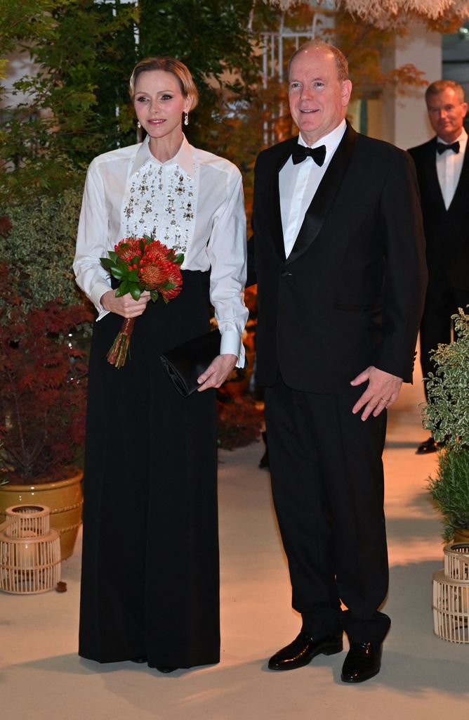 Charlene de Mónaco, de gala con una camisa de pedrería